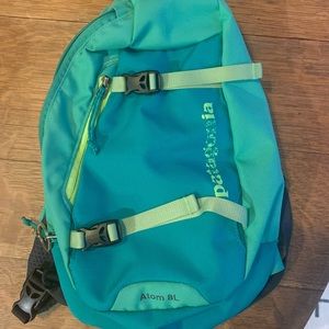Patagonia sling back over the shoulder purse